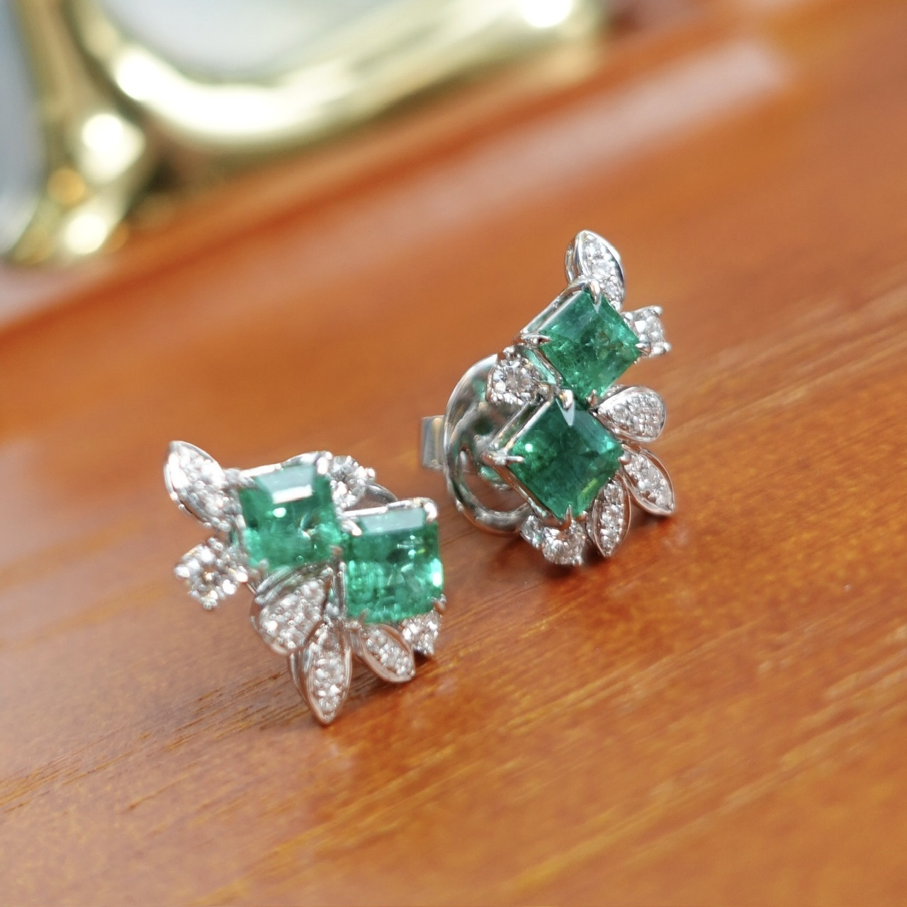 18K金祖母綠鑽石耳釘