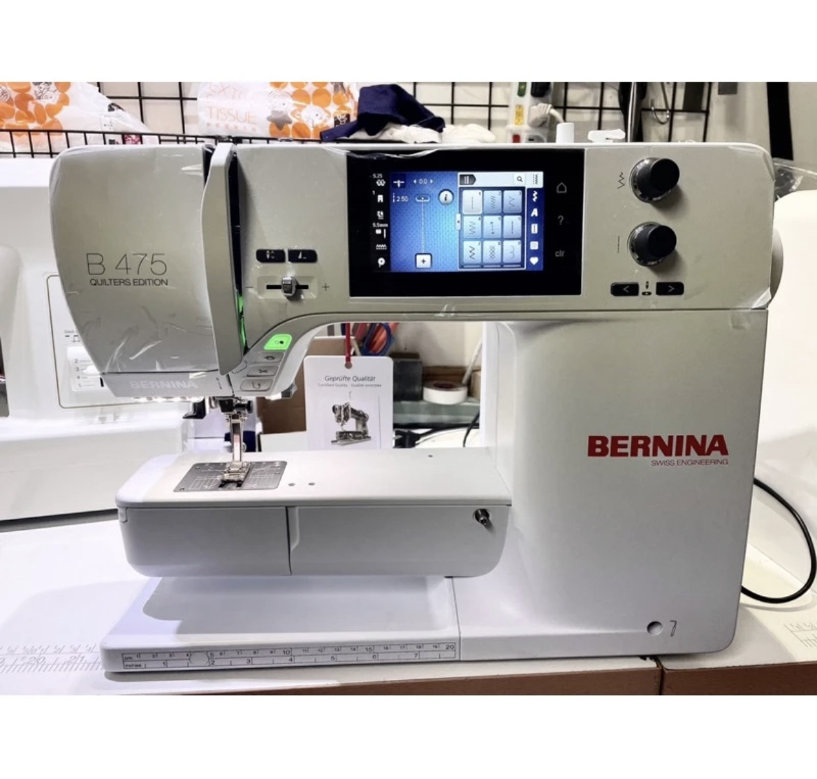 ￼Bernina B475QE 展示機 九成新出售