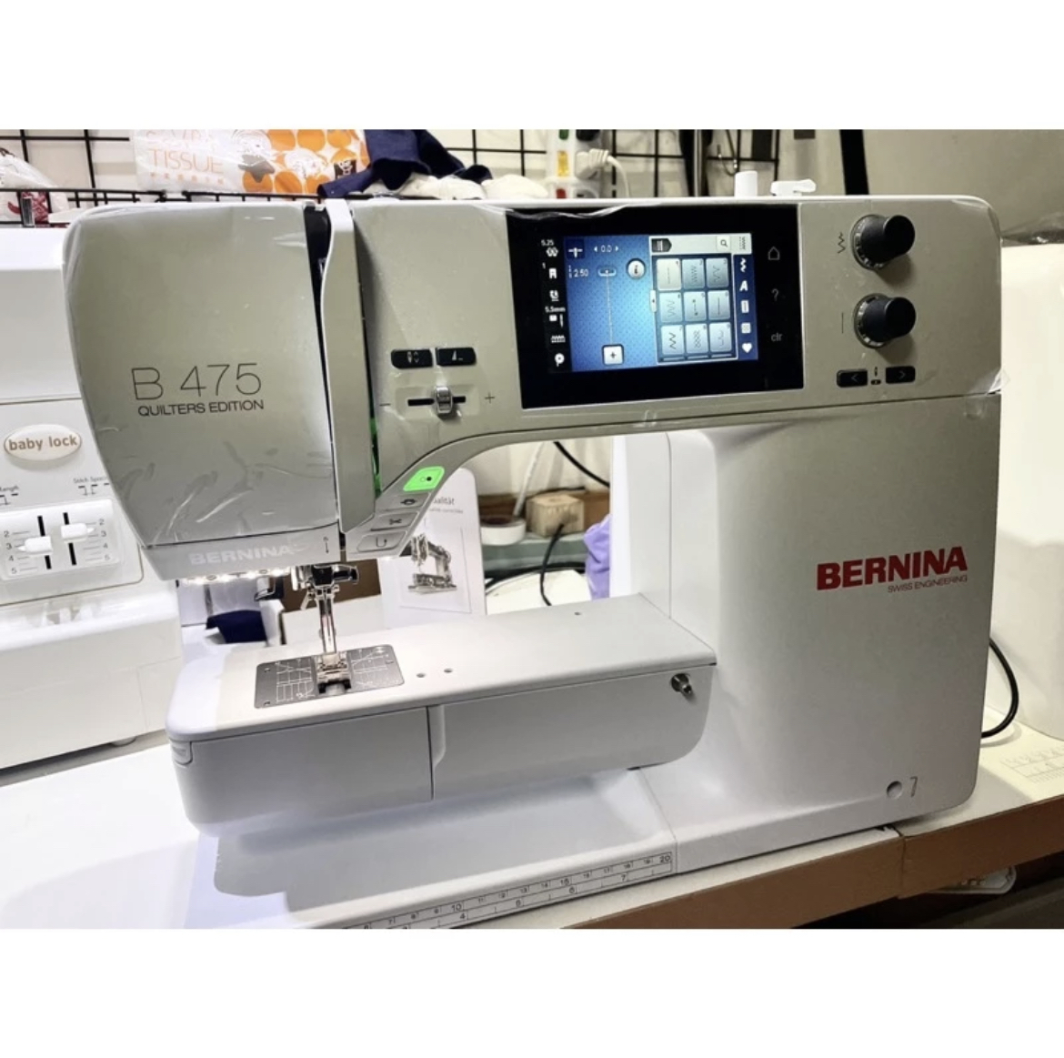 ￼Bernina B475QE 展示機 九成新出售