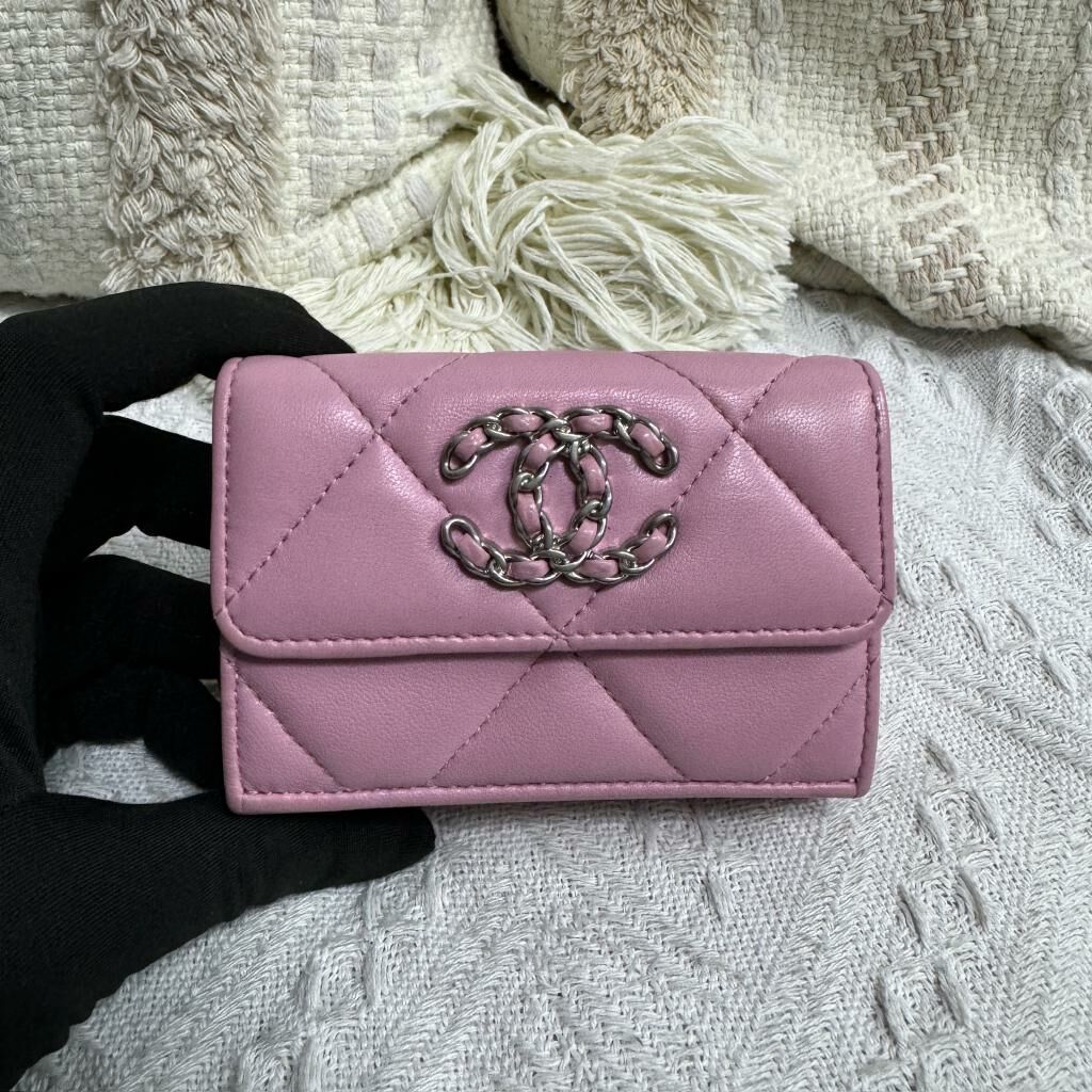 Chanel fold 19 wallet