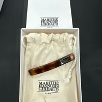 [S] MARITHE OVAL LOGO HAIR PIN,BROWN, 1MG23FAC106BRWOS (SMR44)