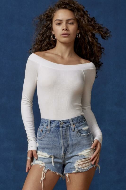 UO 羅紋長袖平領合身上衣BDG Emma Long Sleeve Off-The-Shoulder Tee