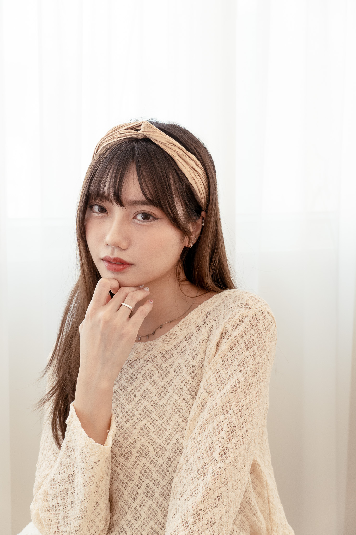 10045｜輕透鏤空菱格紋上衣