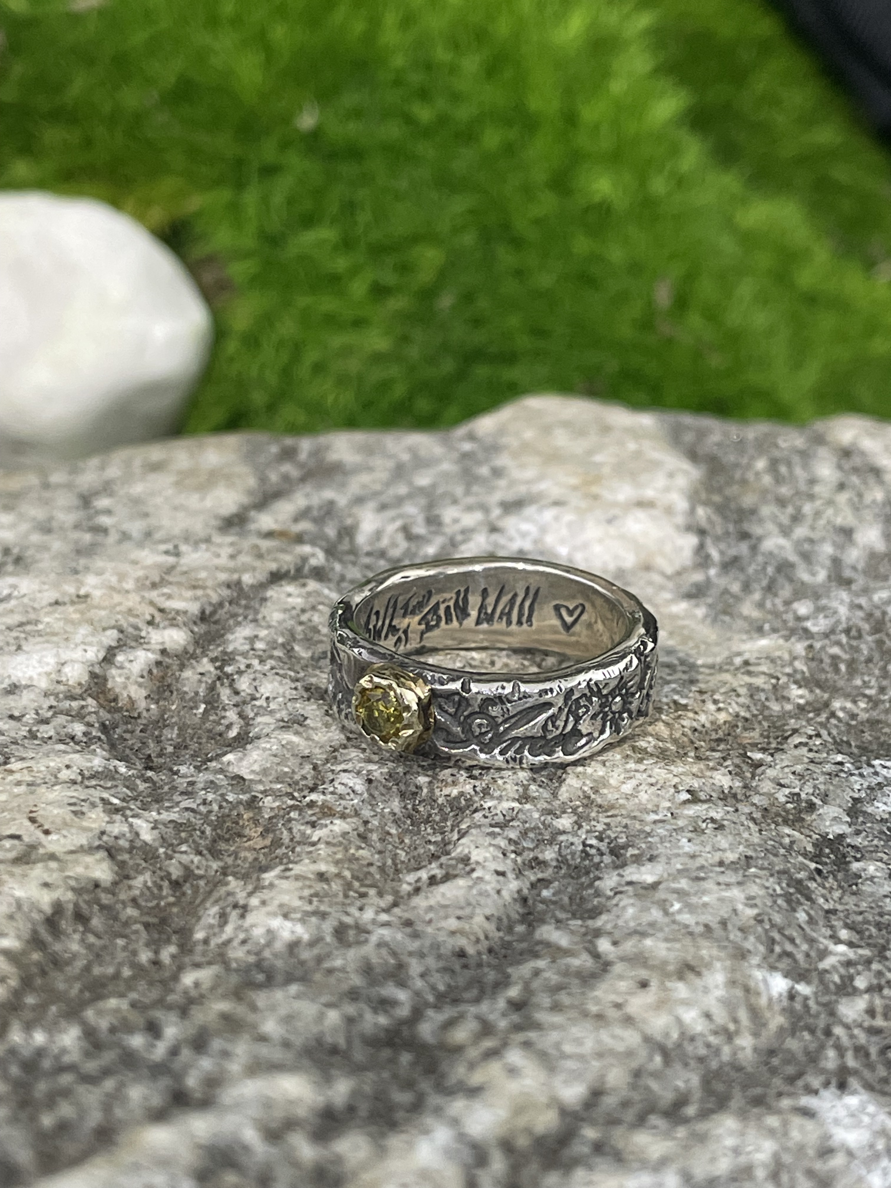 BWL Passion Graffiti Ring with stone overlay