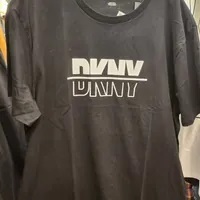 [S] DKNY MEN'S SPLIT SOLID/OUTLINE LOGO T-SHIRT,BLACK, M3313031-BLK (SD818)