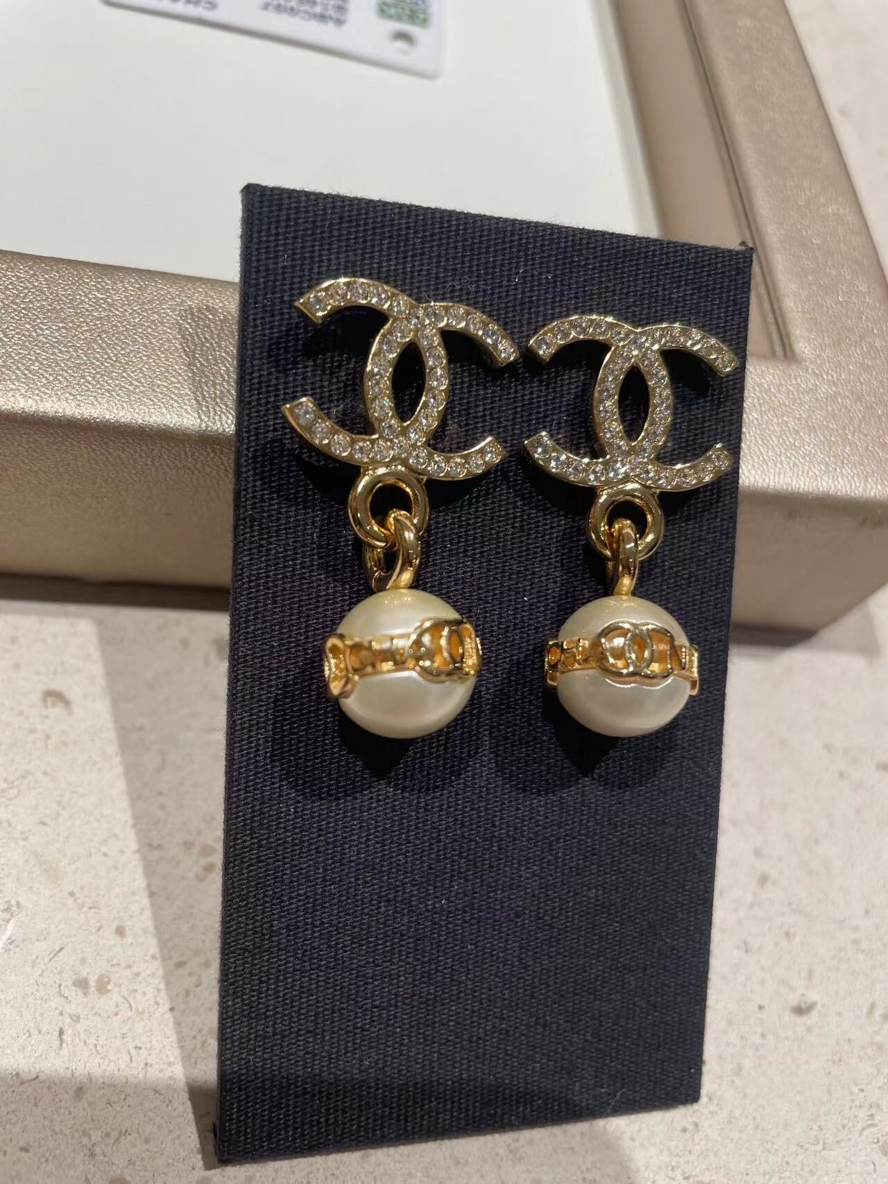 Chanel 金色珍珠耳环 -M