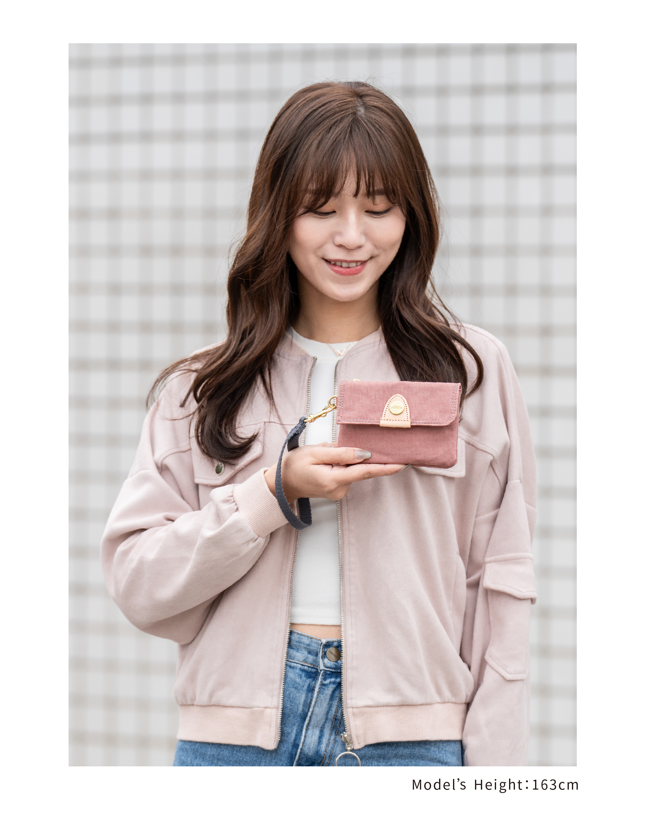 satana Soldier 趣遊拾光零錢包 陶土紅 SOS3070-620 身高比例照