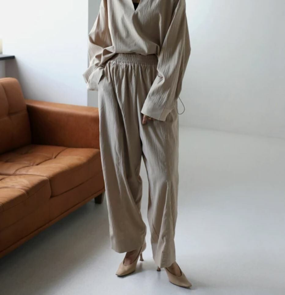 皺紋材料鬆緊腰米色鬆身褲【日本直送】