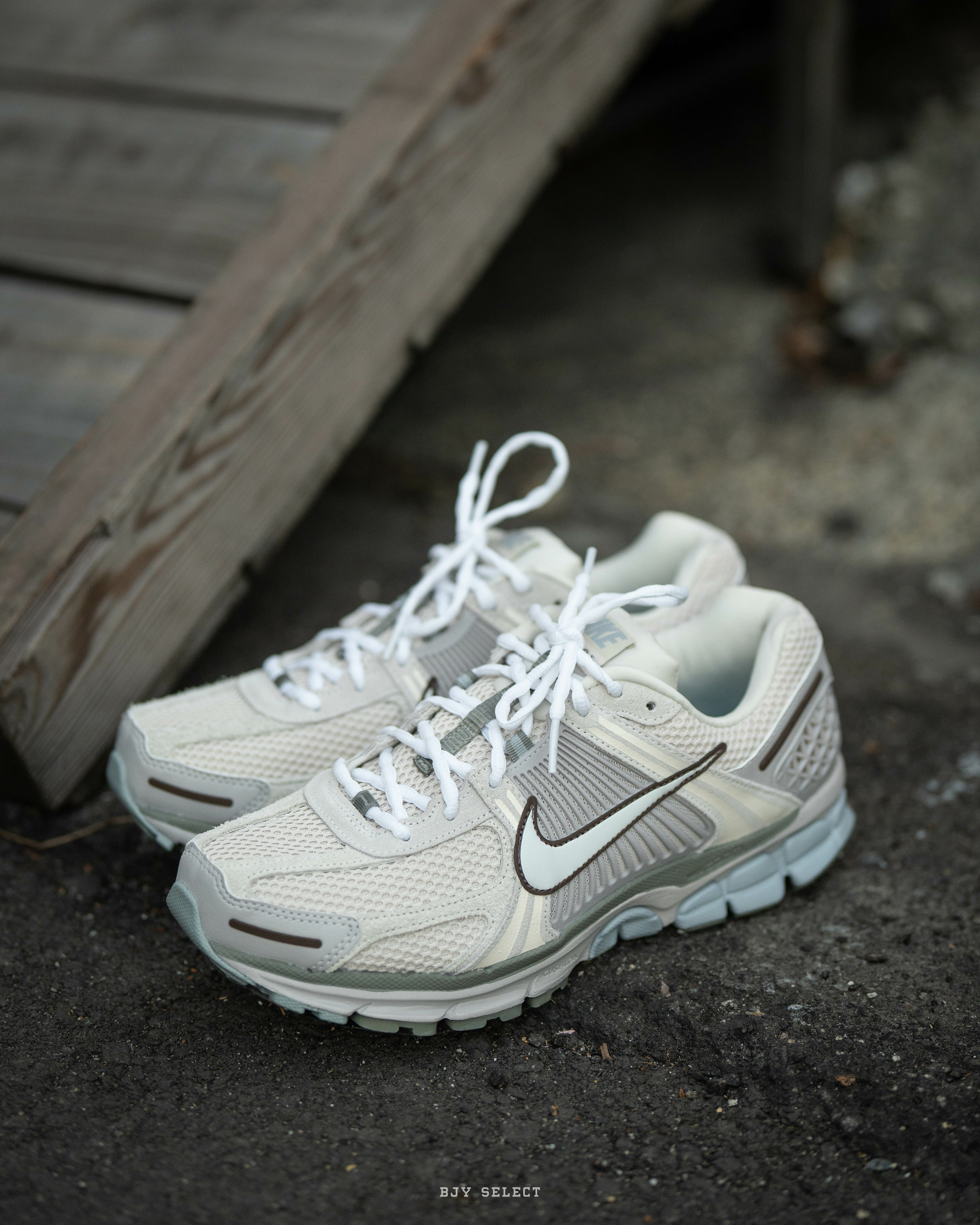 #預購 NlKE Zoom Vomero 5 SE 運動 休閒 復古 慢跑鞋 FZ3653-104 米灰