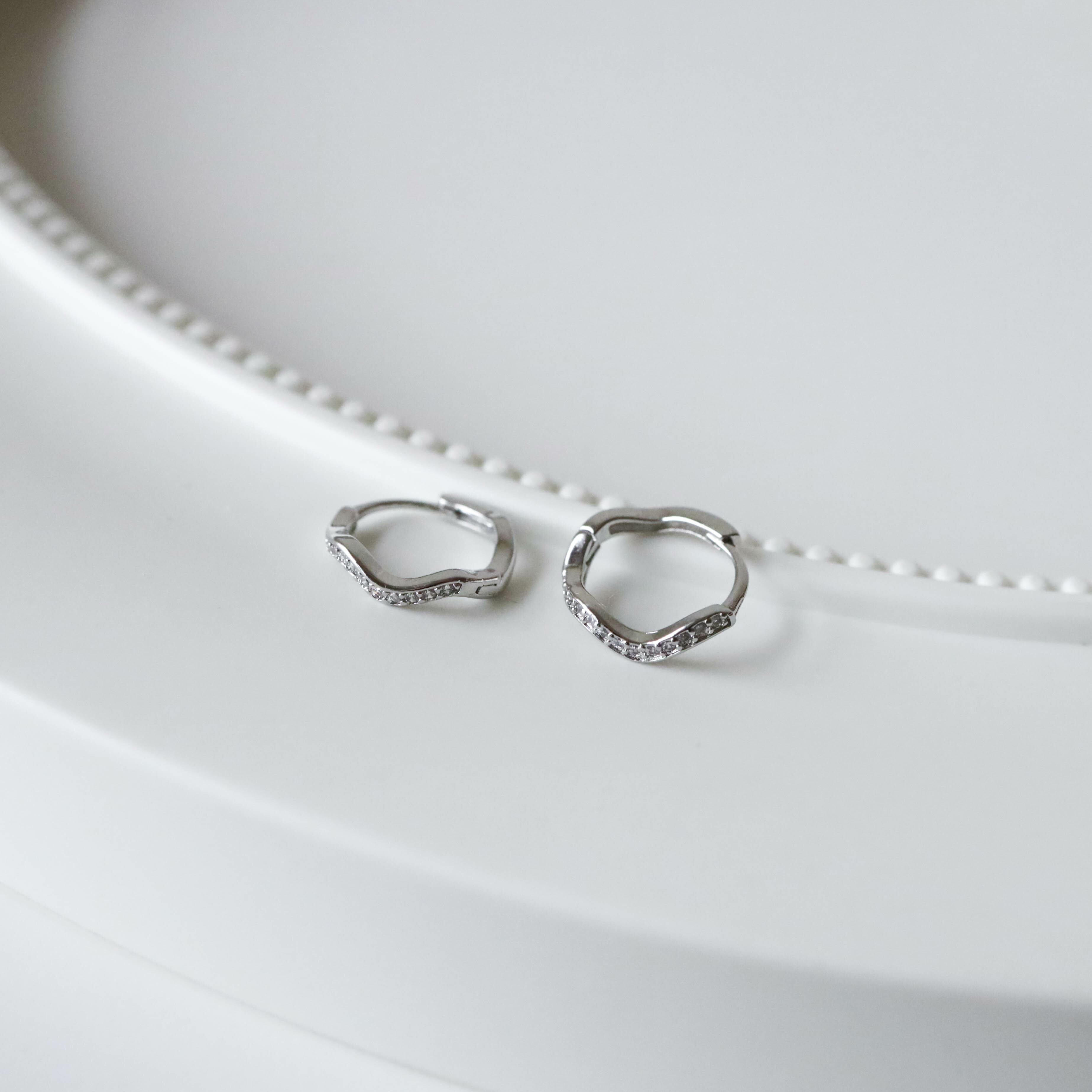 925純銀波浪鑽小耳圈