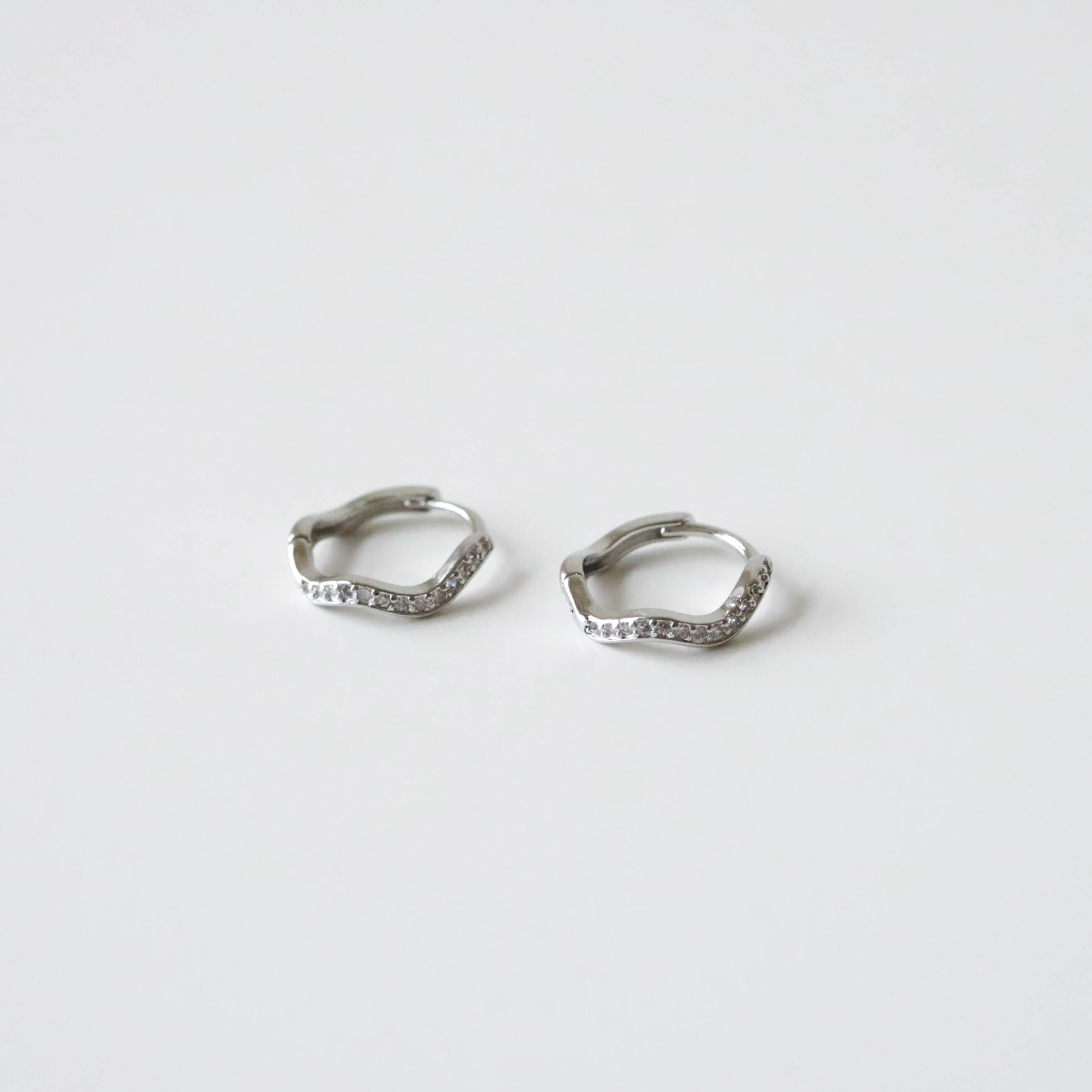 925純銀波浪鑽小耳圈