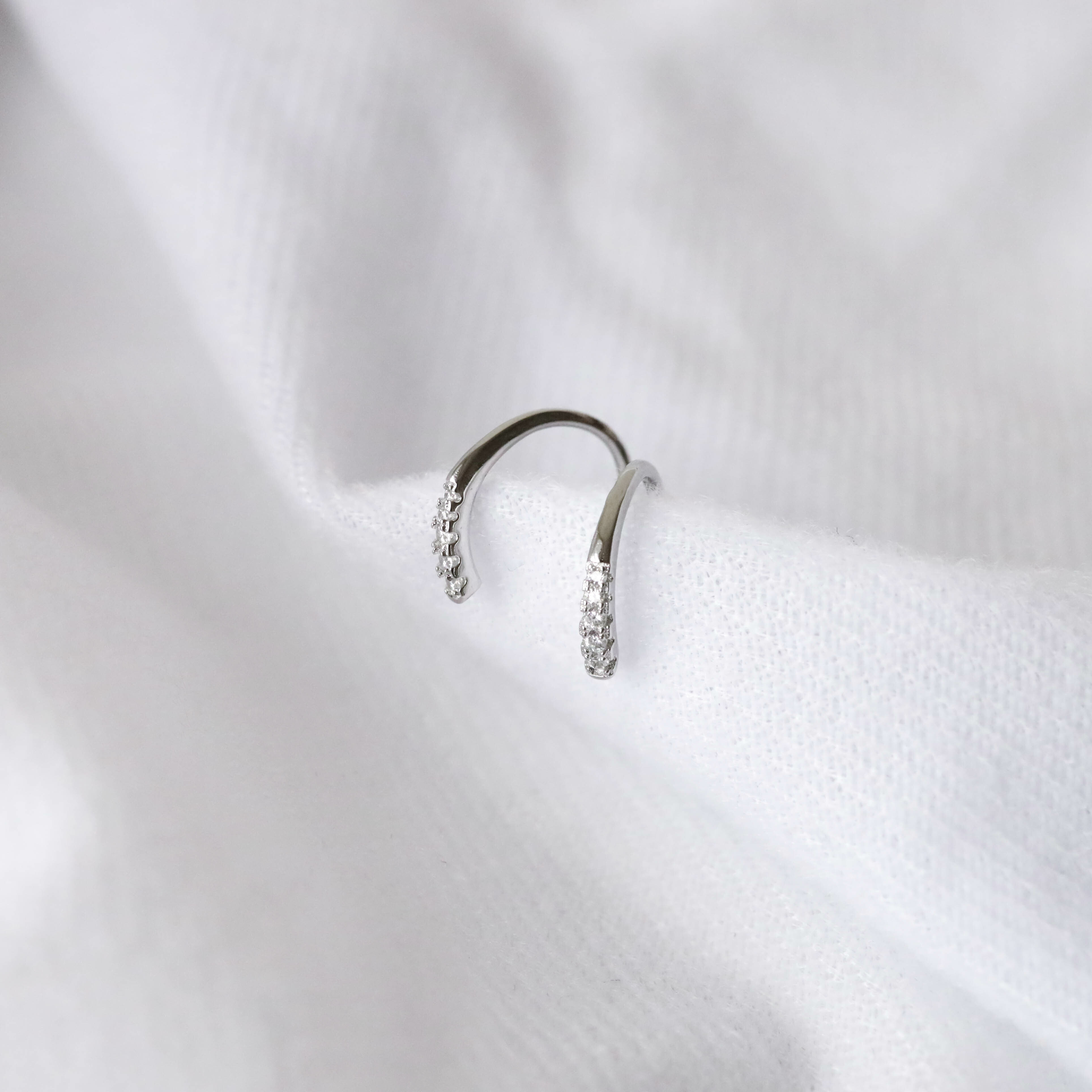 925純銀氣質排鑽勾式耳環