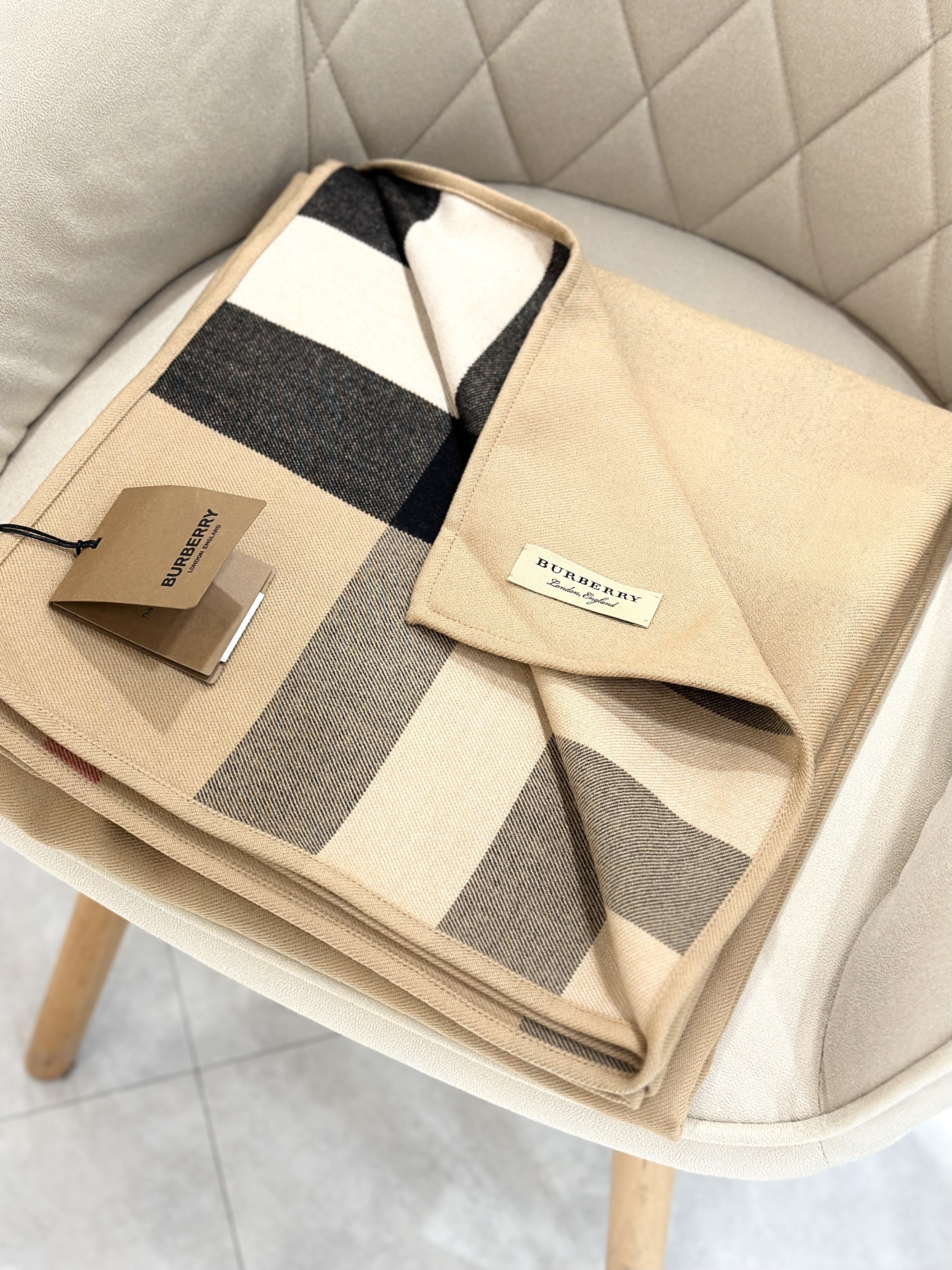 BURBERRY Giant Check Cape