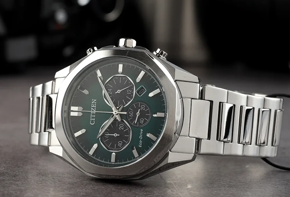 萬年鐘錶 - Citizen 星辰錶  綠色錶面三眼光動能紳士不鏽鋼款男錶  CA4590-81X  錶徑41MM