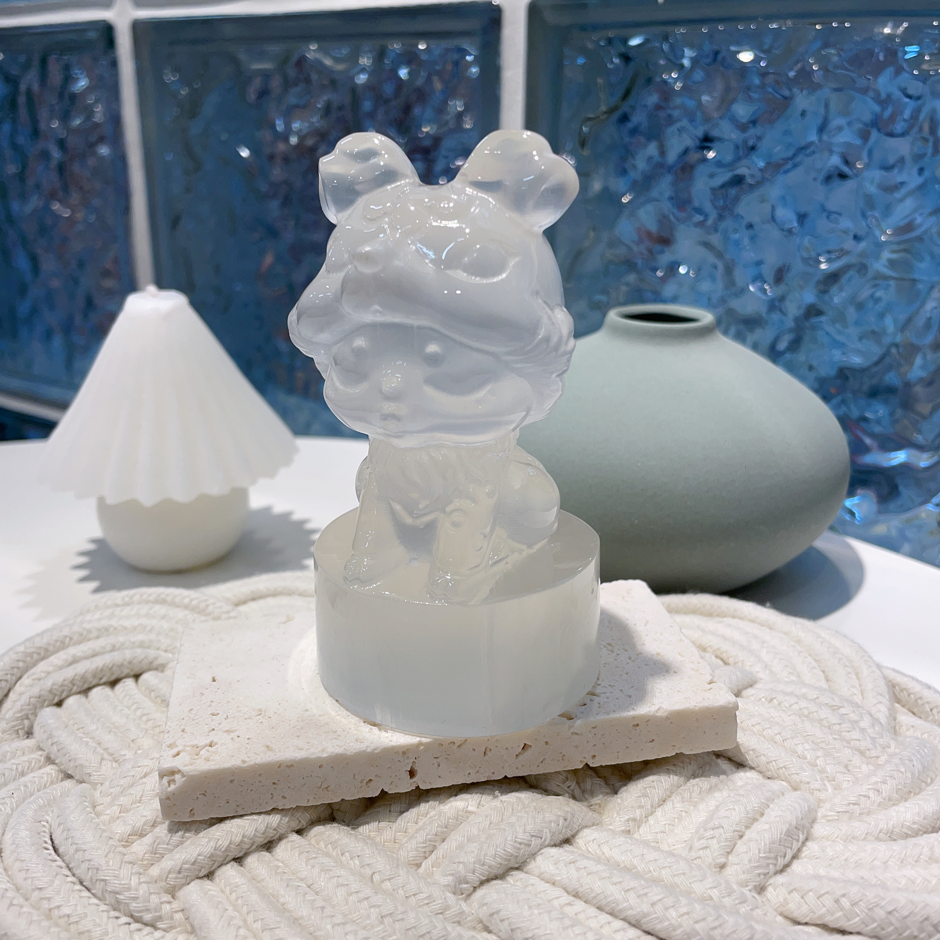 透石膏醒獅女仔擺件