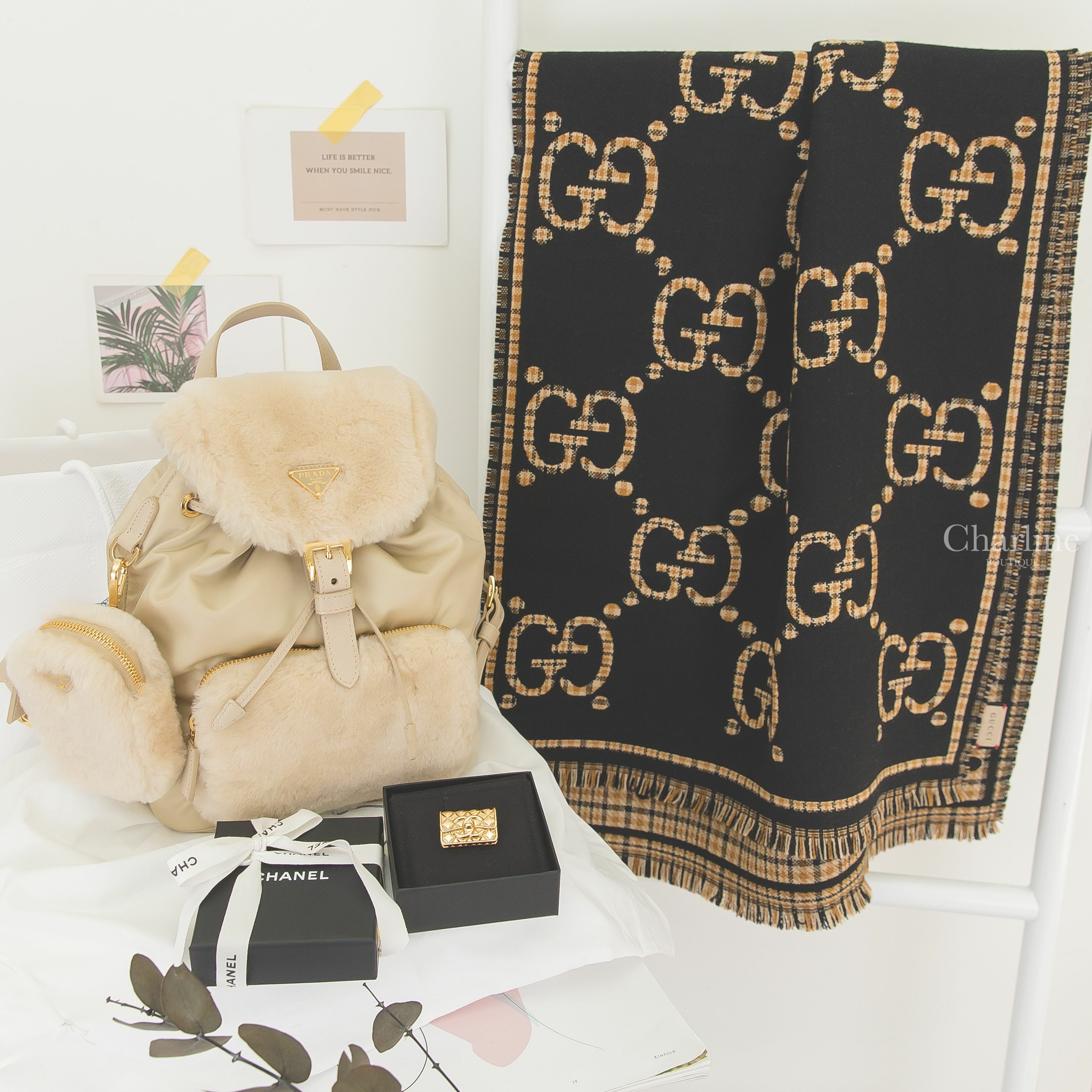Prada Backpack 米褐色三角金字布面尼龍羊羔毛小零錢包掛飾手提後背包,Gucci Scarf 黑/淺褐色格紋拼色GG Logo羊毛流蘇圍巾,Chanel Brooch 金色CC菱格紋包包胸針-Charline Boutique 精品代購