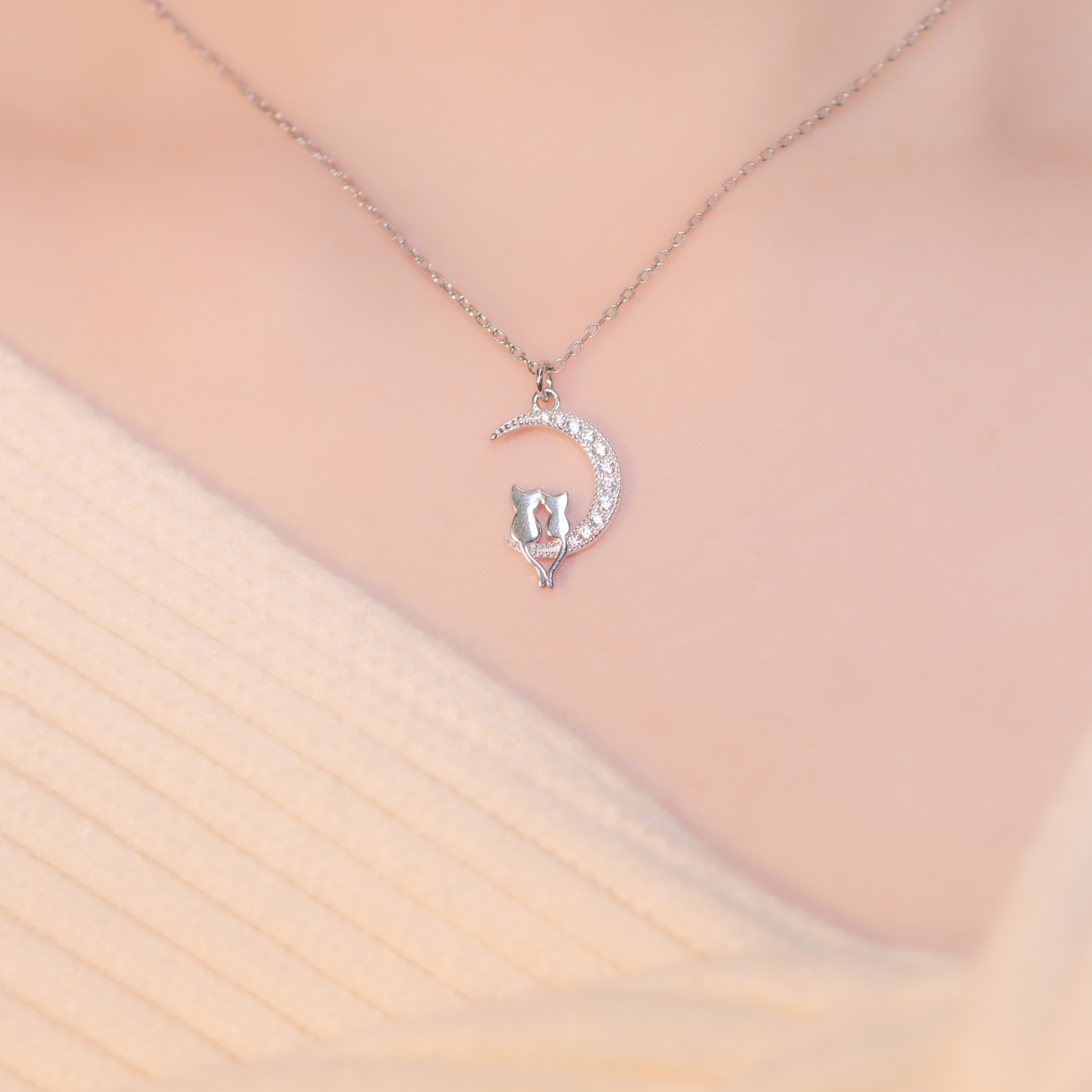 | 925 Silver・White Gold | Hug From Kitty Necklace | NE1045 |