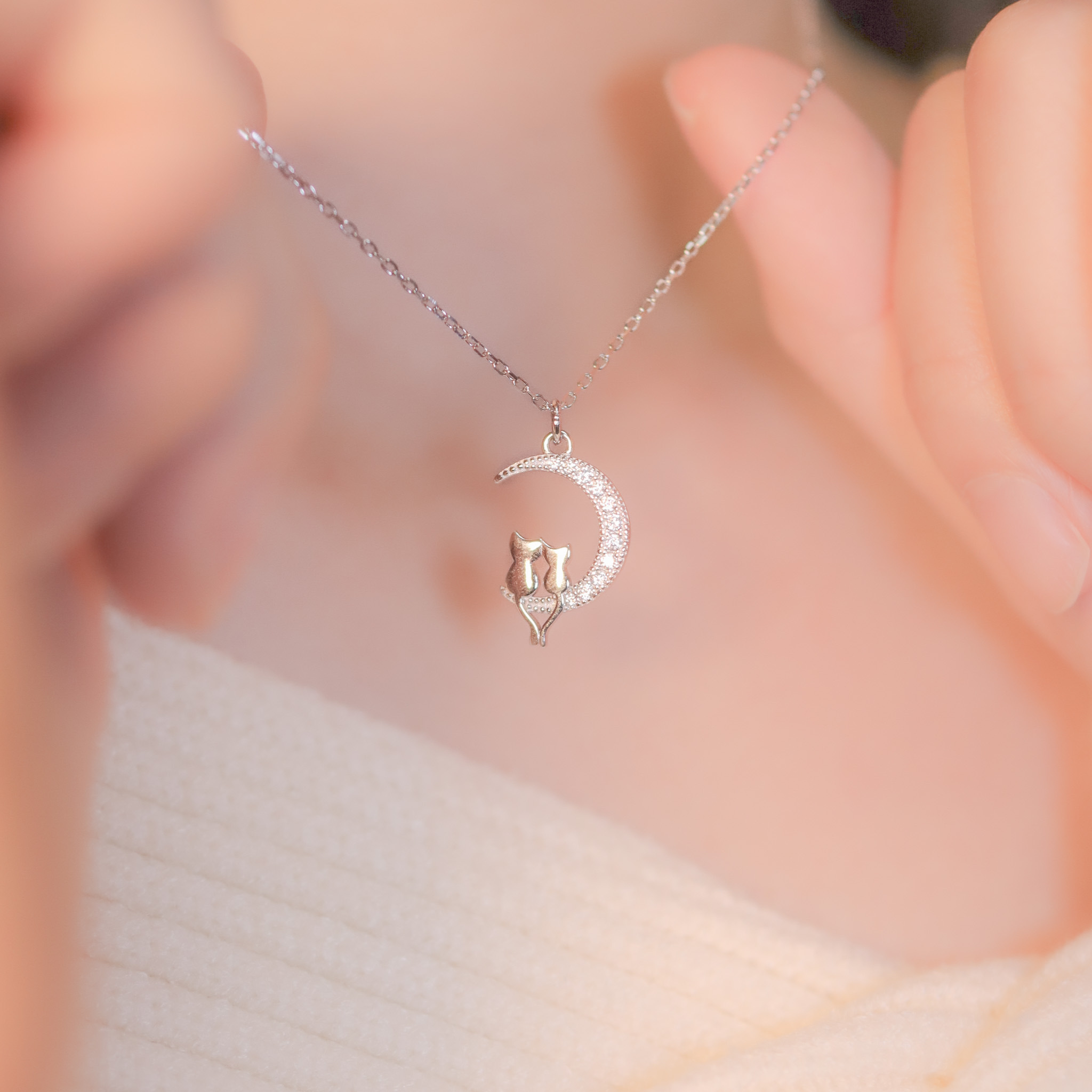 | 925 Silver・White Gold | Hug From Kitty Necklace | NE1045 |