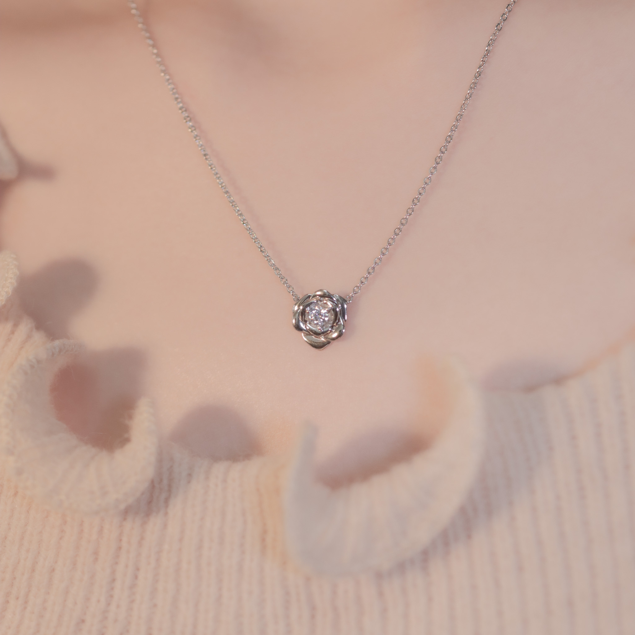 | 925純銀・厚鍍白金・ 厚鍍玫瑰金 | 玫瑰花義項鍊 (銀/玫瑰金) | NE1075 |