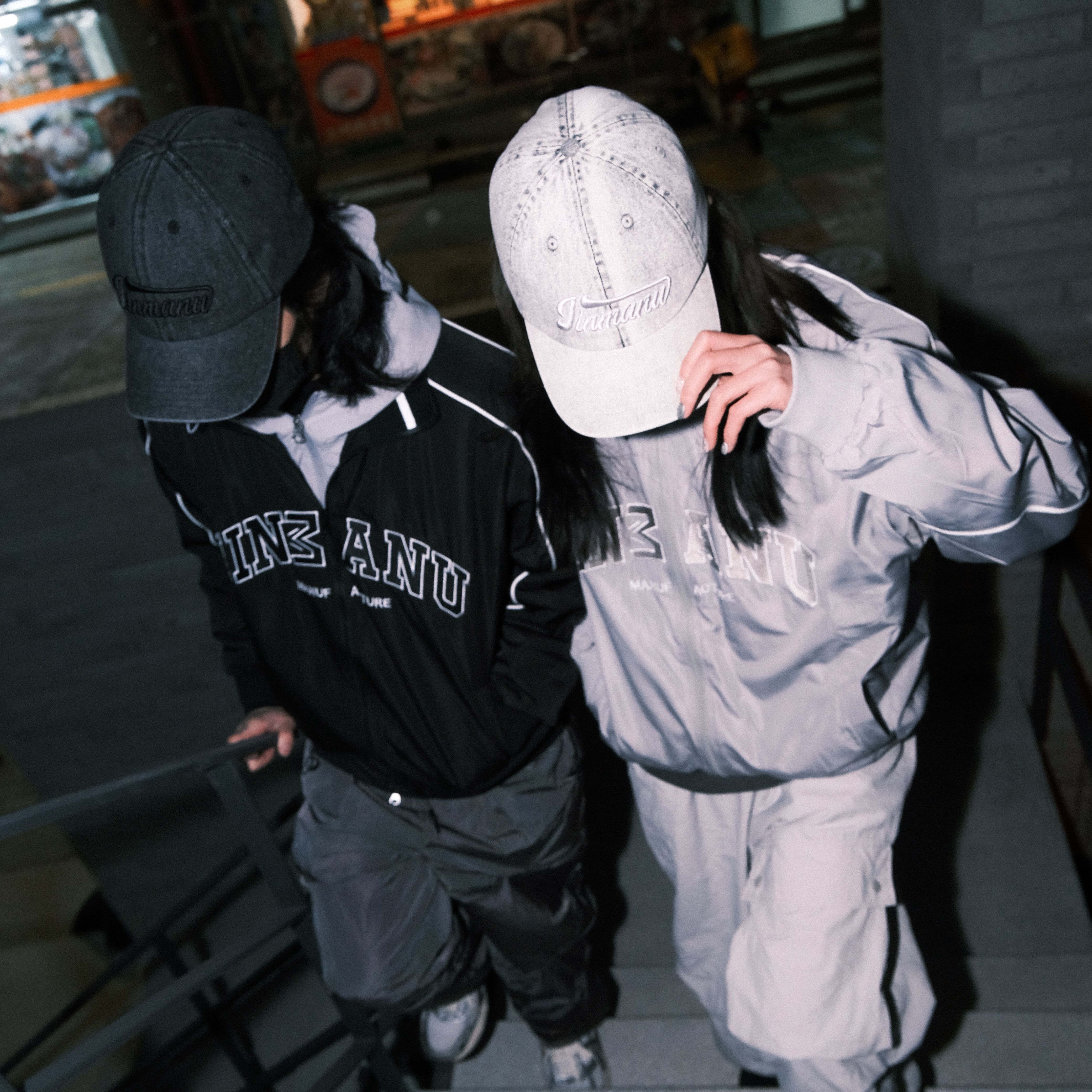 JINMANU  重水洗色落 美式草寫LOGO浮雕老帽 （2 COLOR）