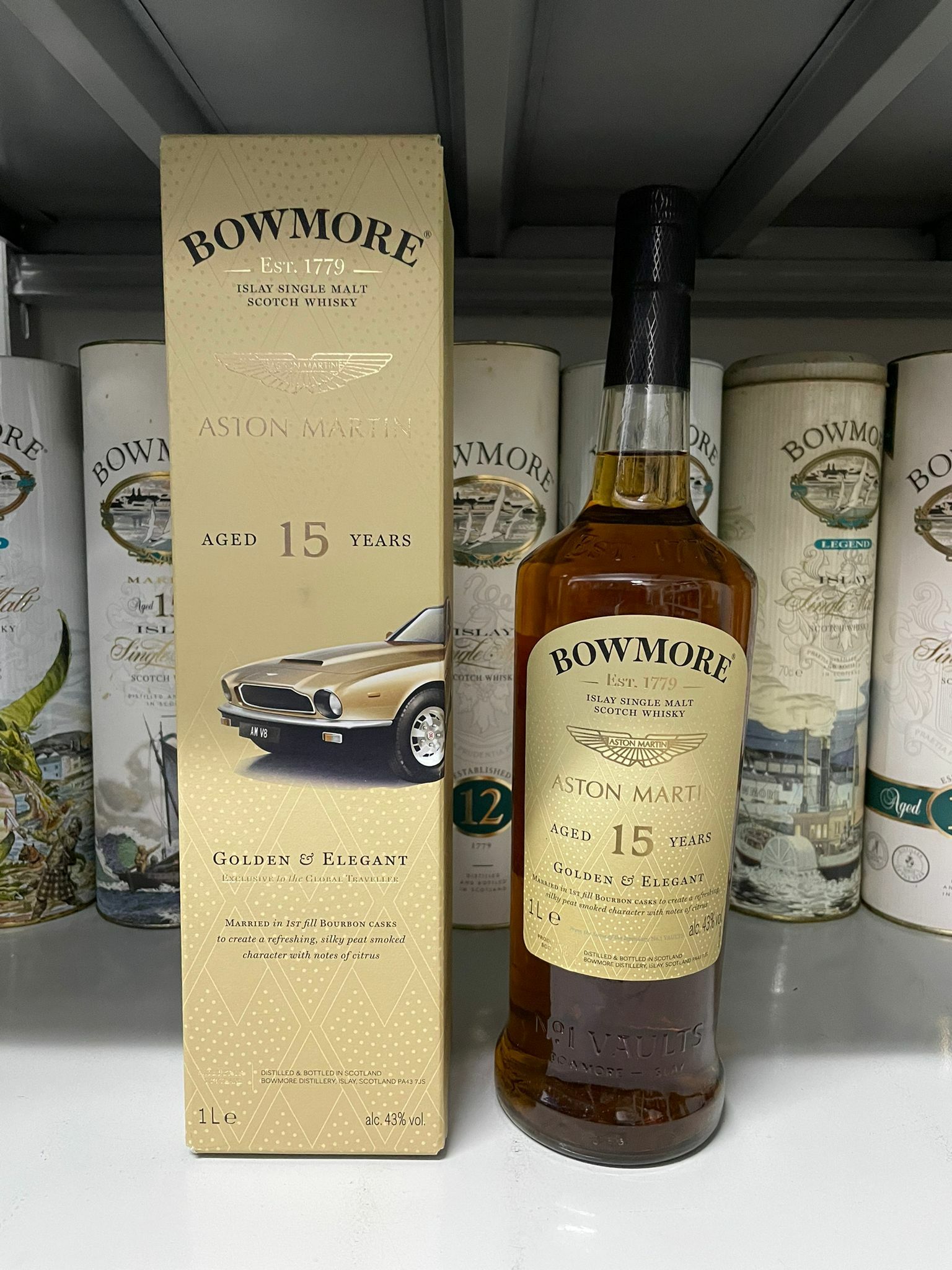 Bowmore x Aston Martin 15 Years Golden & Elegant Editio