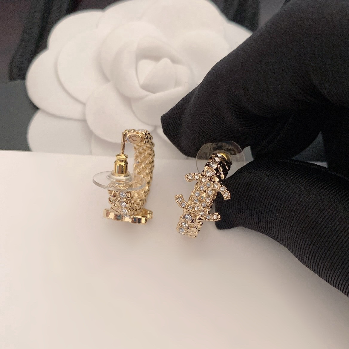 18k 菱格金鑽寬鍊c圈耳釘