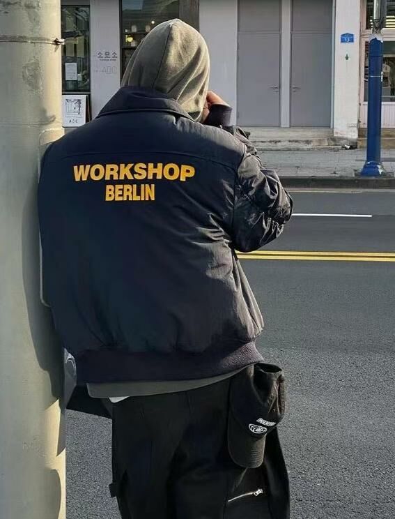 淨色反領英文字拉鍊外套(薄夾棉) JK2503