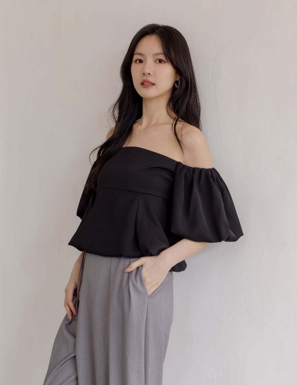一字領澎袖設計上衣（黑色/3尺寸）