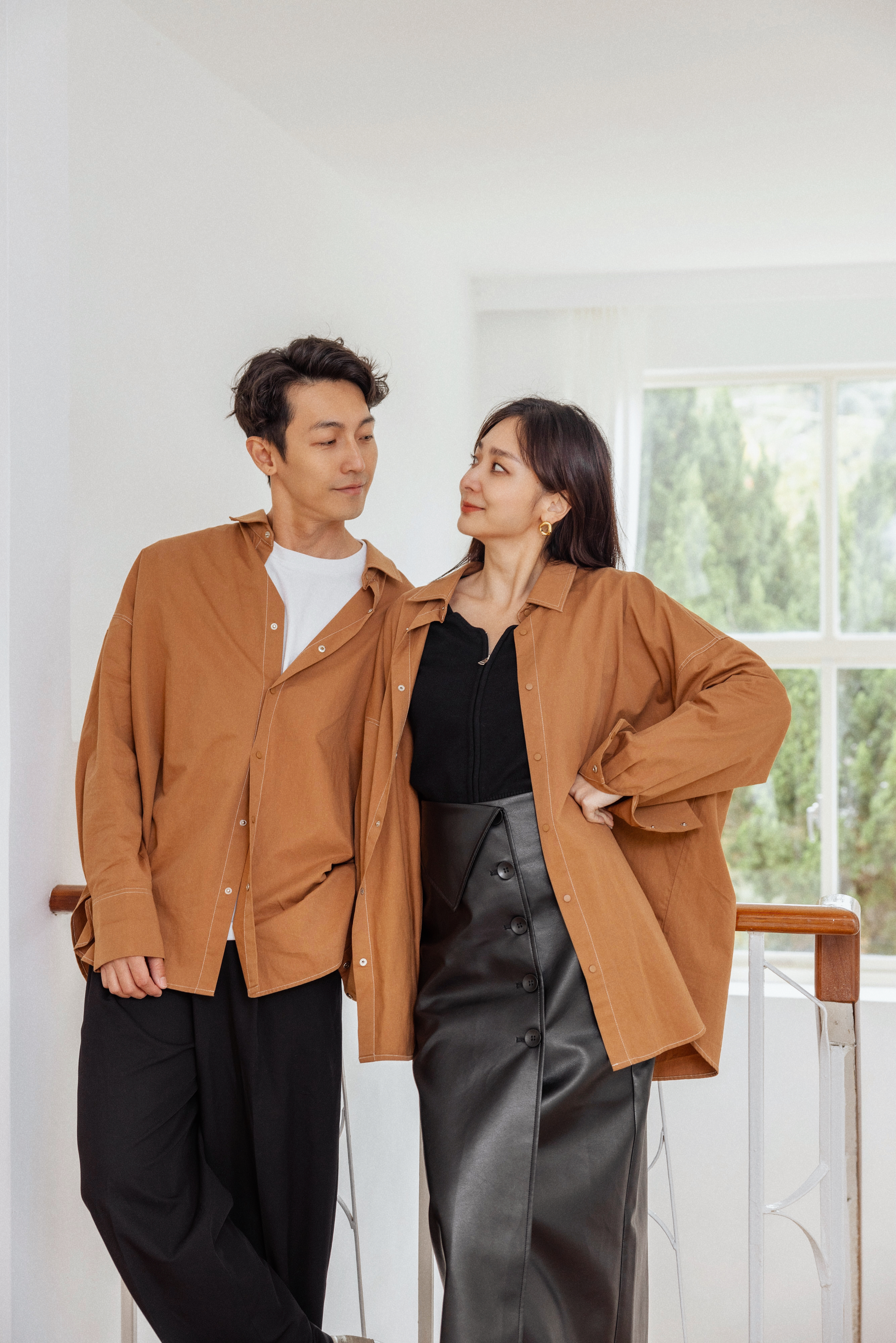 縫線造型尖領襯衫（駝色/2尺寸）