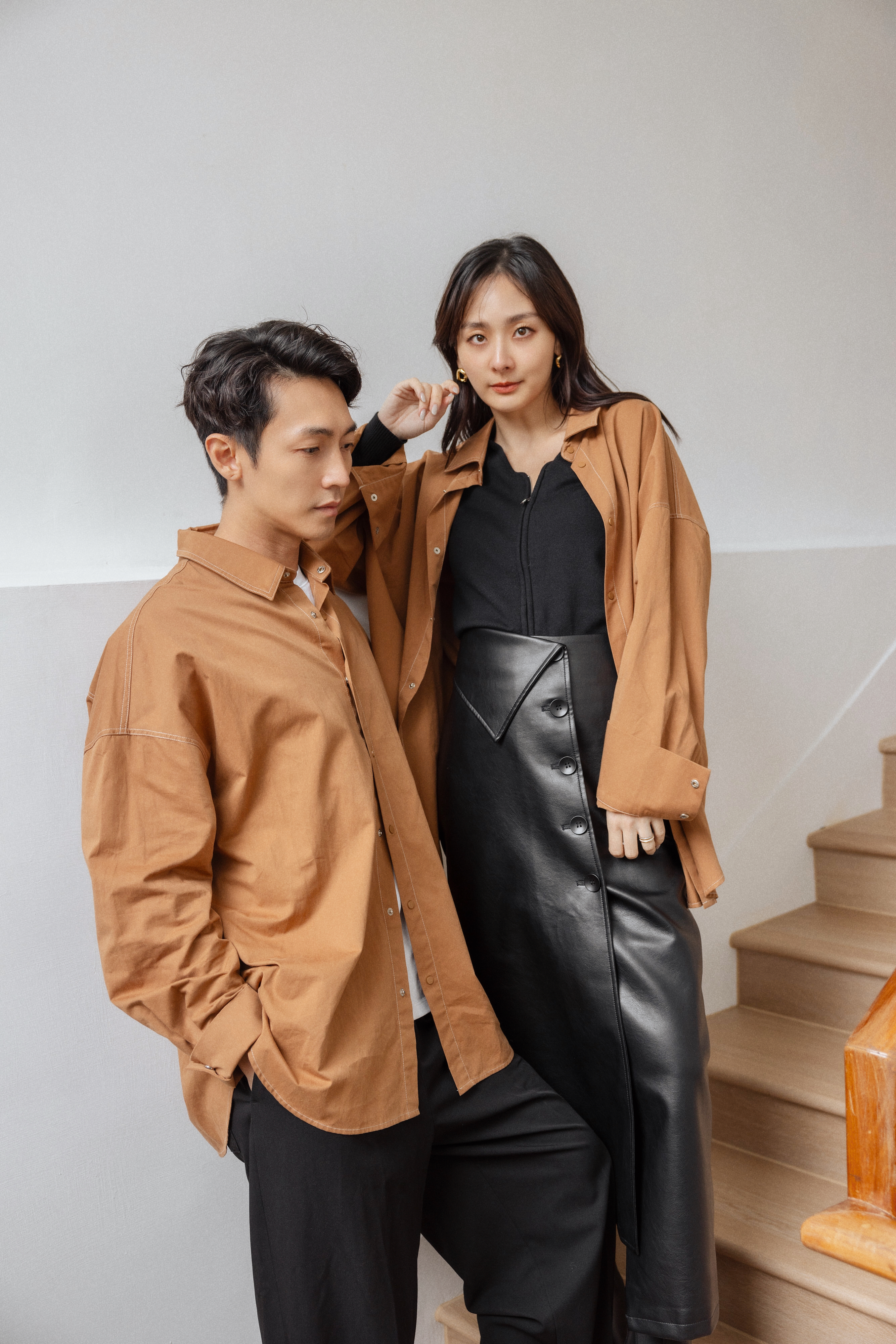 縫線造型尖領襯衫（駝色/2尺寸）