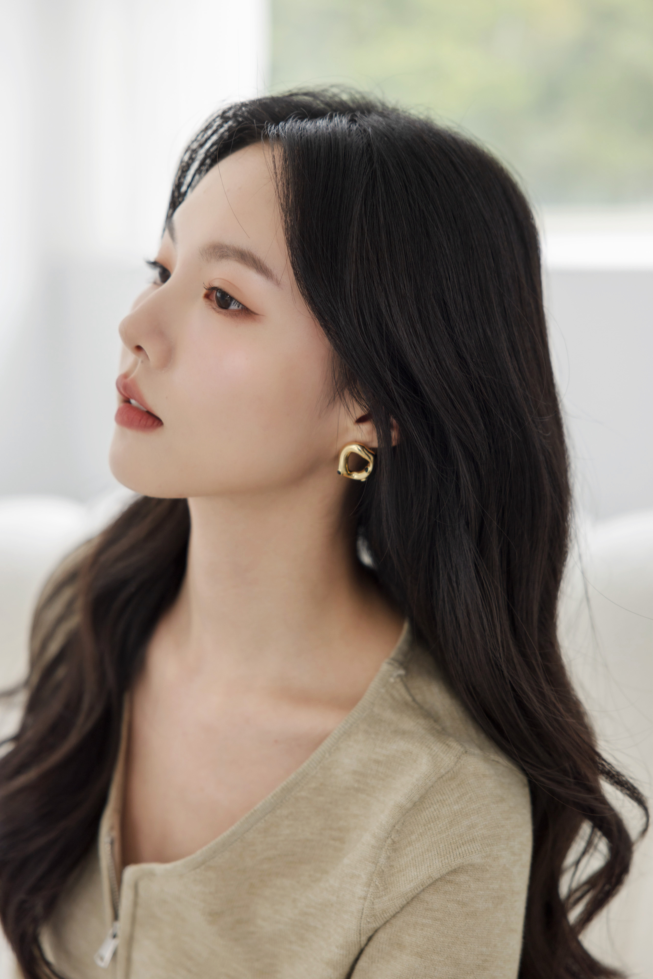 細緻鑲嵌黑麻瑙耳環（金色）