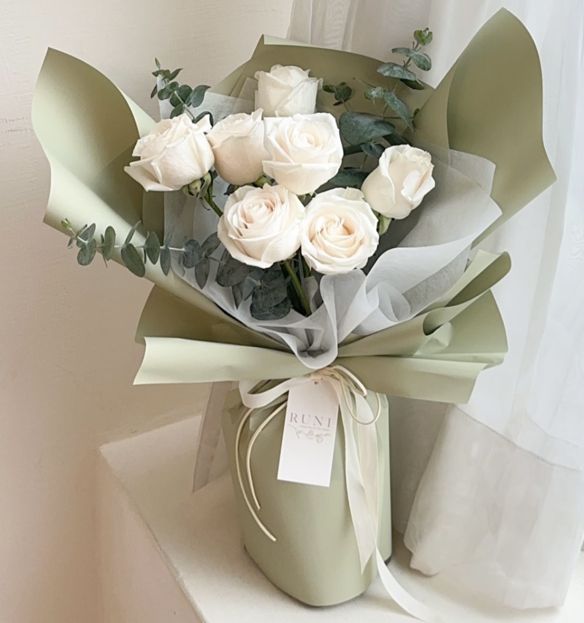 純玫瑰花束-7朵白玫瑰花束