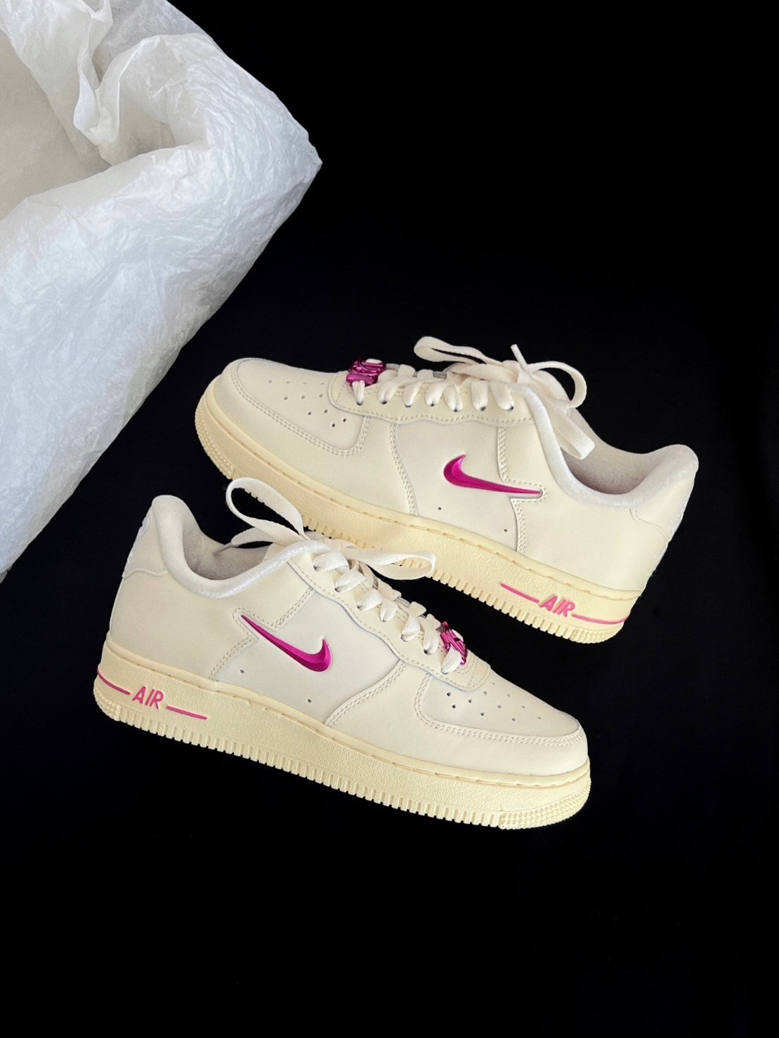 Nike Air Force 1 奶油粉金屬小勾