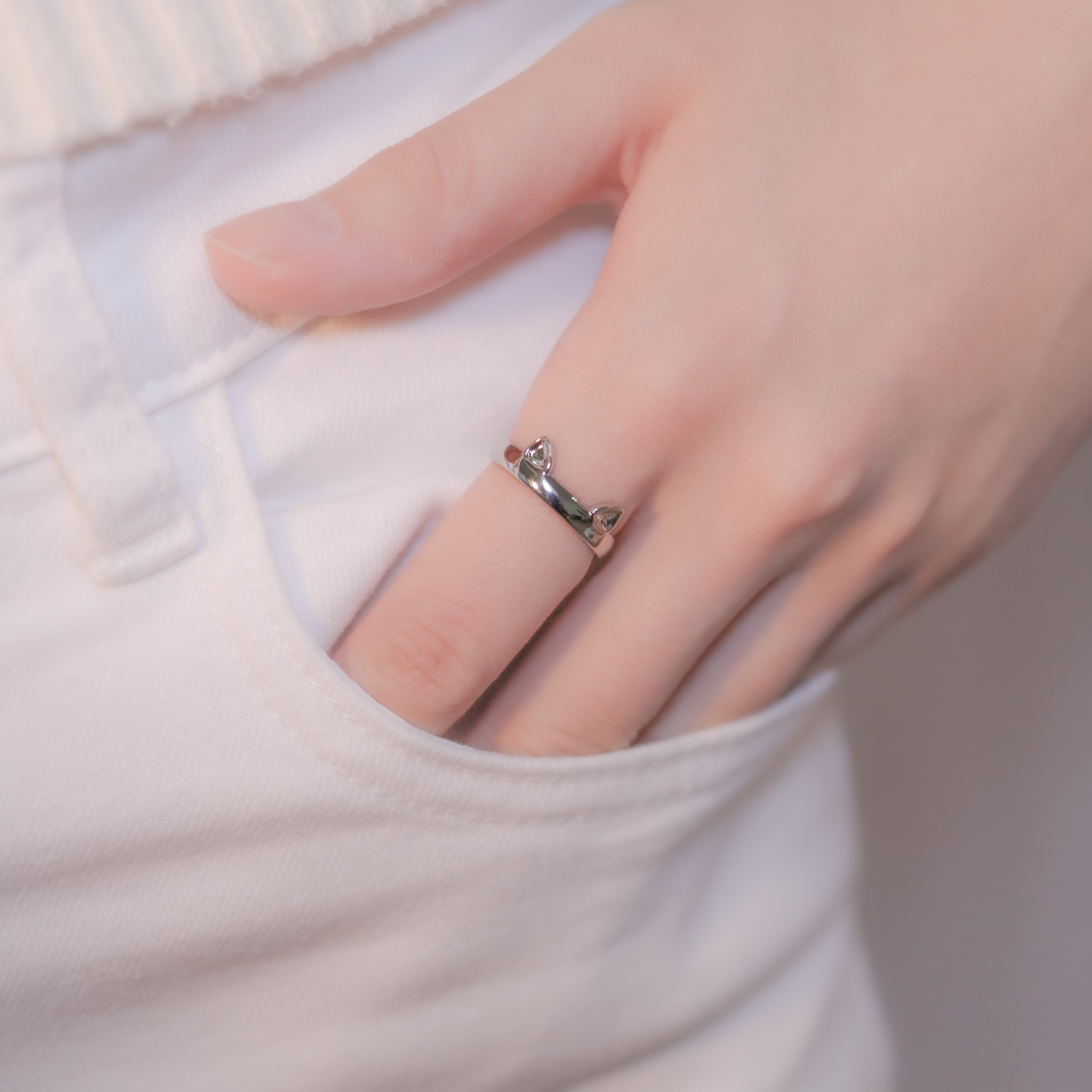 | 925 Silver・ White Gold | Surrounded Kitty Ring | RI0624 |