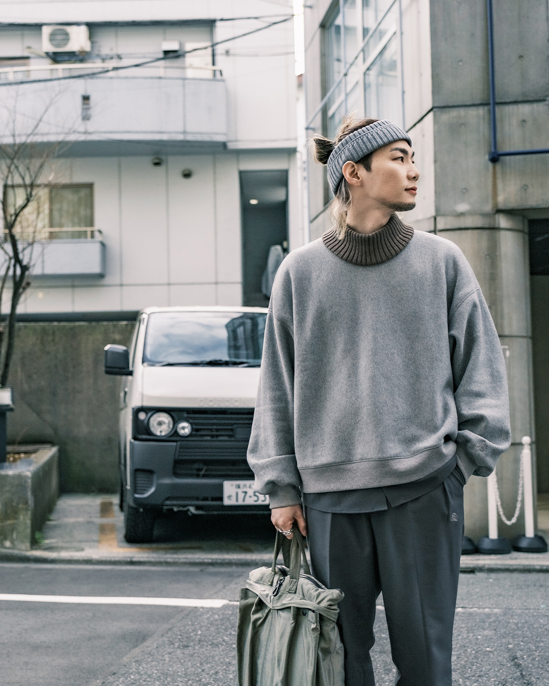 微短版）柔軟手感 細節刺繡寬身衛衣－雪花灰