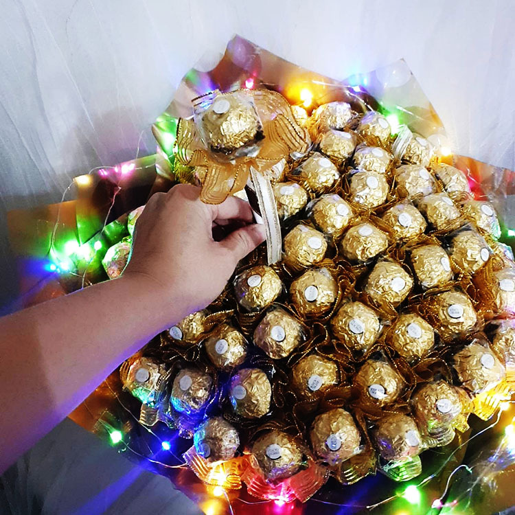 婚禮小物二次進場60支金莎花分享燈光花束,60-Ferrero-Rocher-chocolate-shared-bouquet ,可抽取式金莎花束