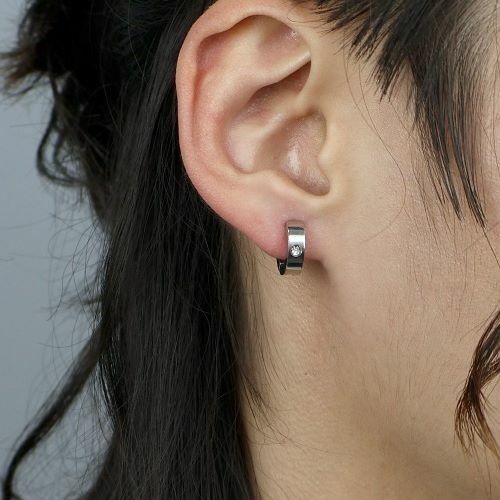 男生耳環戴右邊是Gay嗎