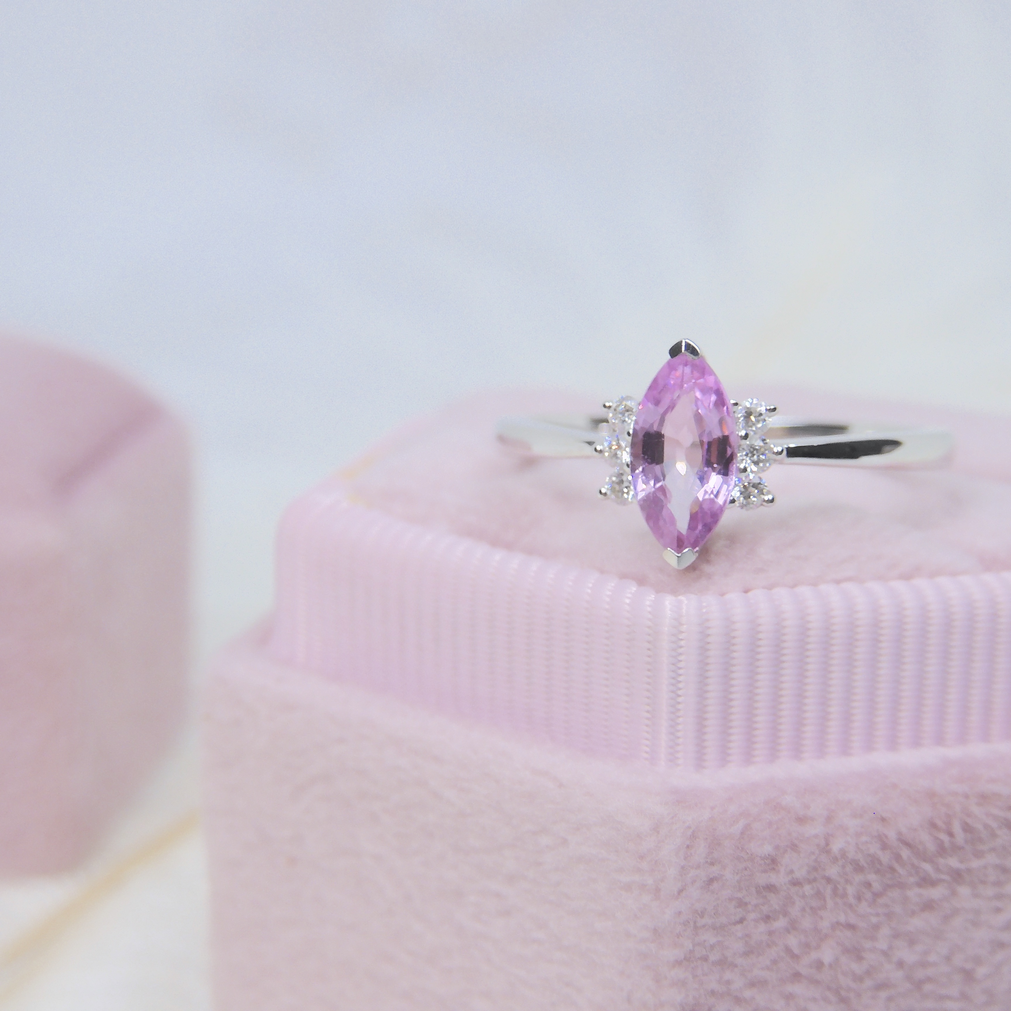 18K金 0.66ct 粉紅藍寶石戒指