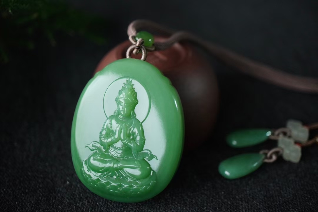 和田玉碧玉稀有粉綠“妙法蓮華”掛件,天然和田玉軟玉