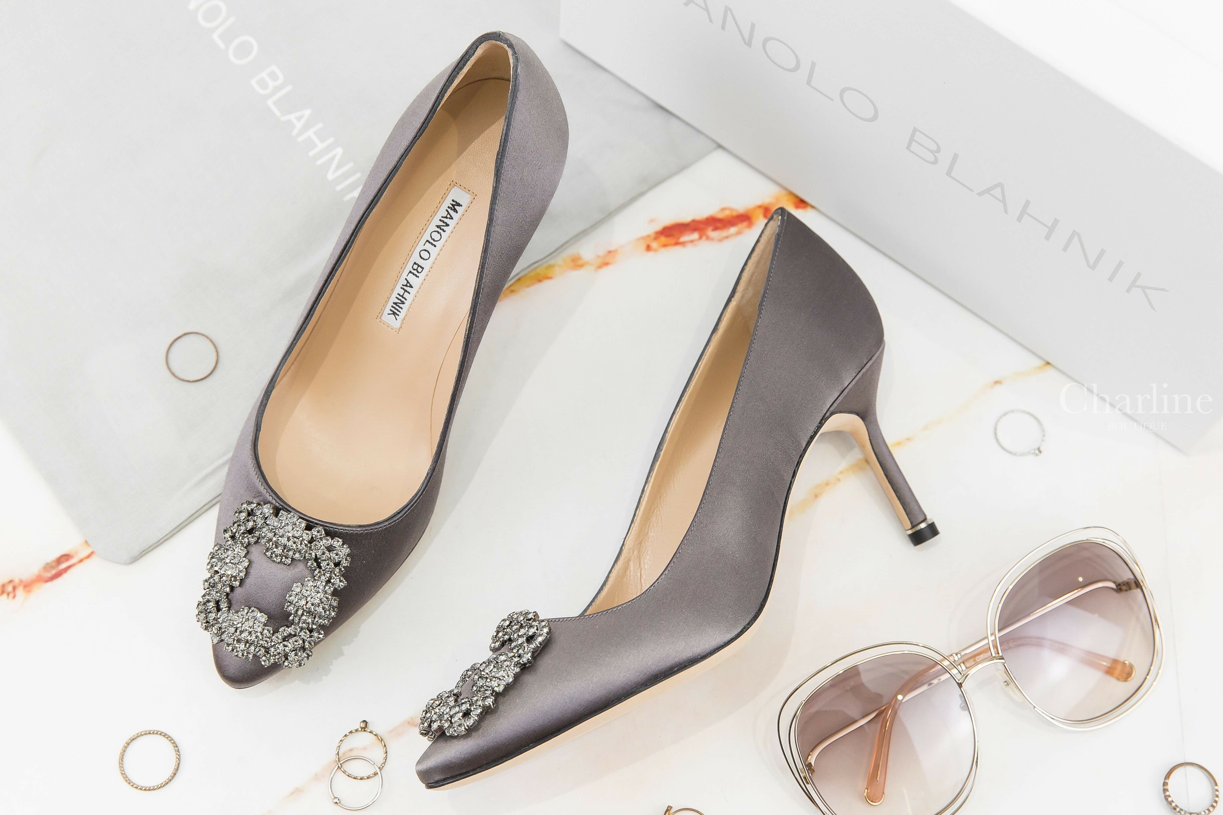 Manolo Blahnik Hangisi 深灰色絲綢灰銀鑲鑽方釦7cm細跟高跟鞋-Charline Boutique 精品代購