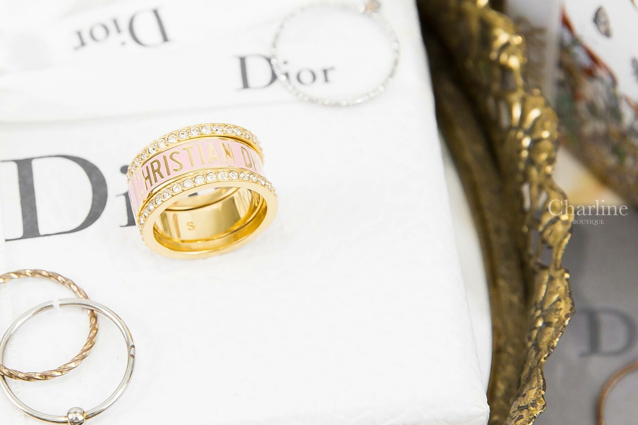 Dior Dior Code Ring Set 蜜桃粉金字水鑽戒指三件組-Charline Boutique 精品代購