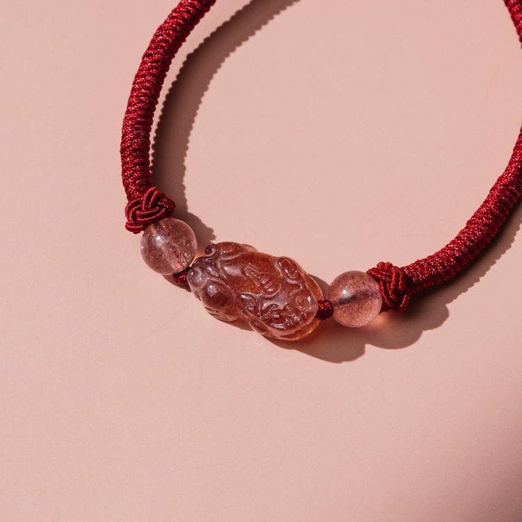 貔貅咬錢手鍊（草莓晶）