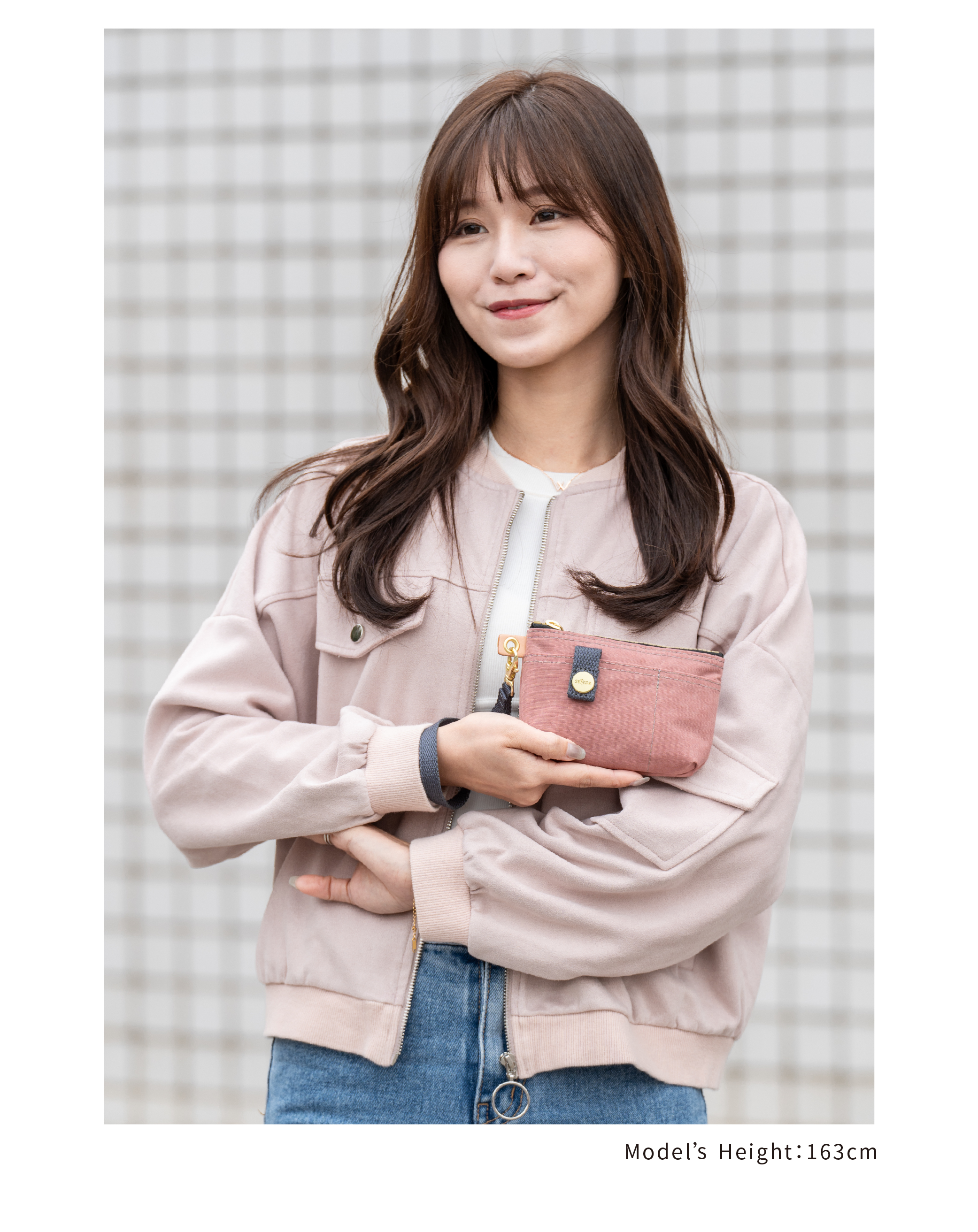 satana Soldier 實用拉鍊化妝包/零錢包 陶土紅 SOS1390-620 身高比例照