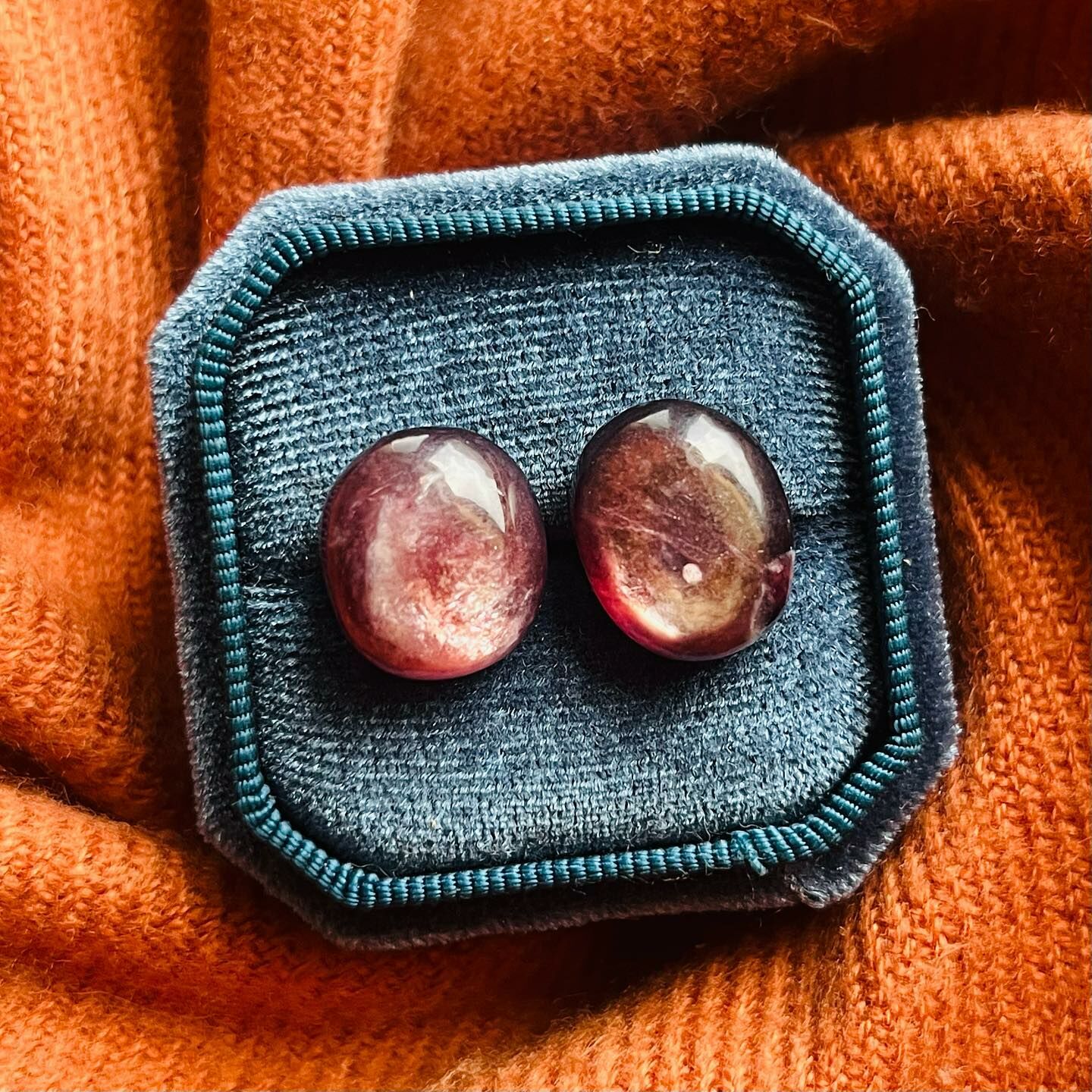 [原石] 紫鋰雲母耳環