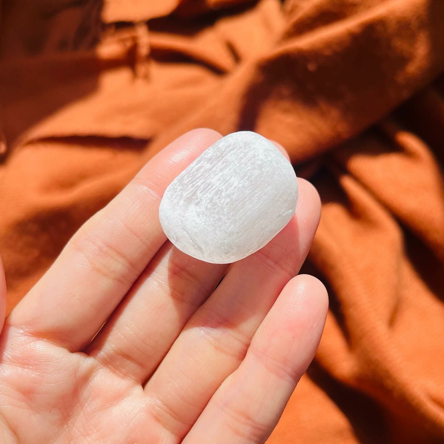 [原石] 透石膏 水晶滾石