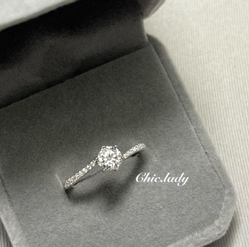 Ring | 一克拉雙線莫桑鑽戒