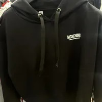 [S] MOSCHINO SIDE LOGO TAPE CROPPED TOP HOODIE,BLACK, 212ZUT172290110555 [FINAL SALE] (SM776)