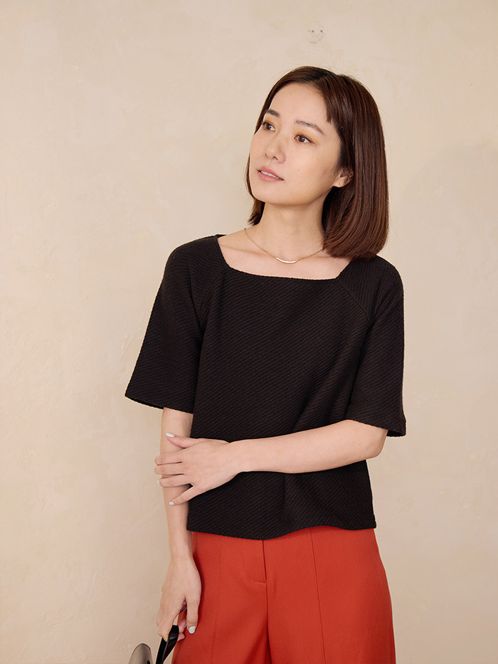 岩之花方領拉克蘭短袖毛呢上衣-墨石