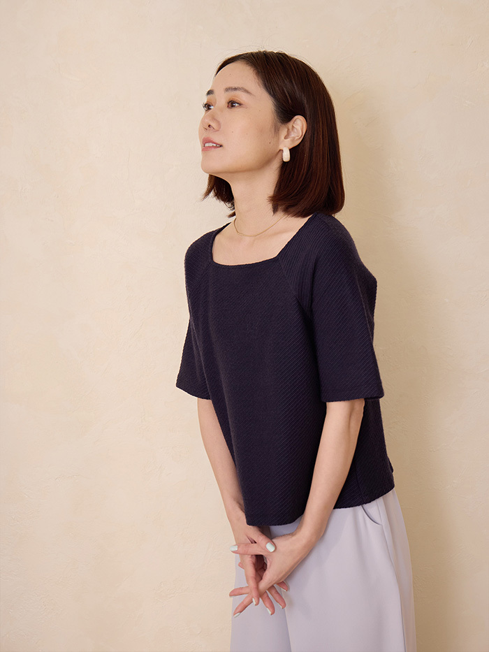 岩之花方領拉克蘭短袖毛呢上衣-藍岩