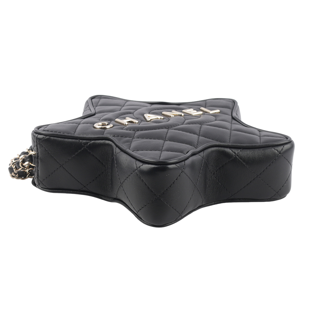 【CHANEL】24C 金色標誌菱格紋小羊皮星星包(黑色) AS4579 B15493 94305